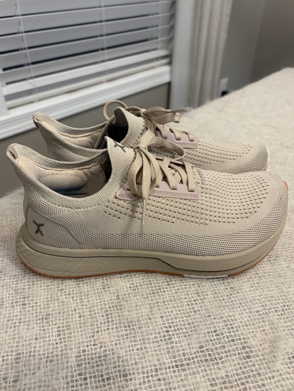 Flux Adapt Runner Sneakers Womens Size 8 Mens 6.5 Sand Running Shoes. EUC